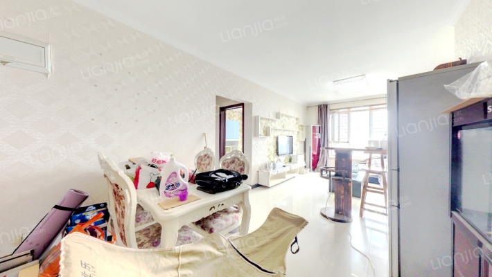 房子南向两居，房本满五唯一，价格能聊。-客厅