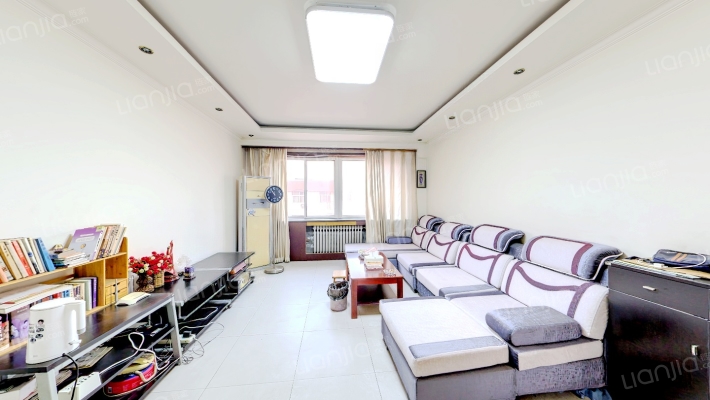 生活配套成熟交通便利槐林新村南北通透三居总价低-客厅