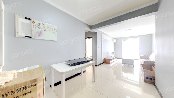 838沿线，70年大产权，全阳户型，房本满五唯一。-客厅