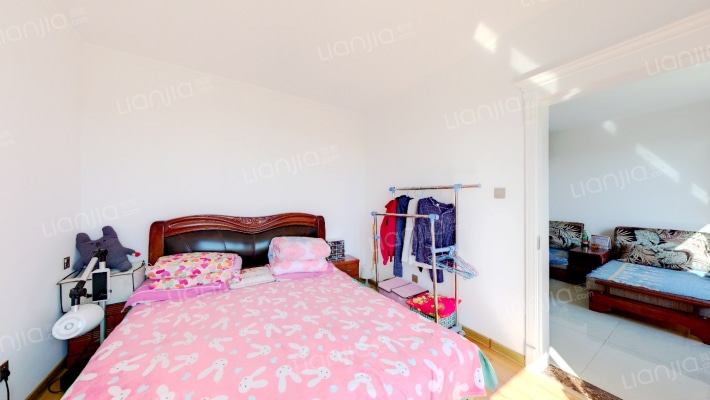 精装修，房本满二，税费低，高铁旁边。-卧室C