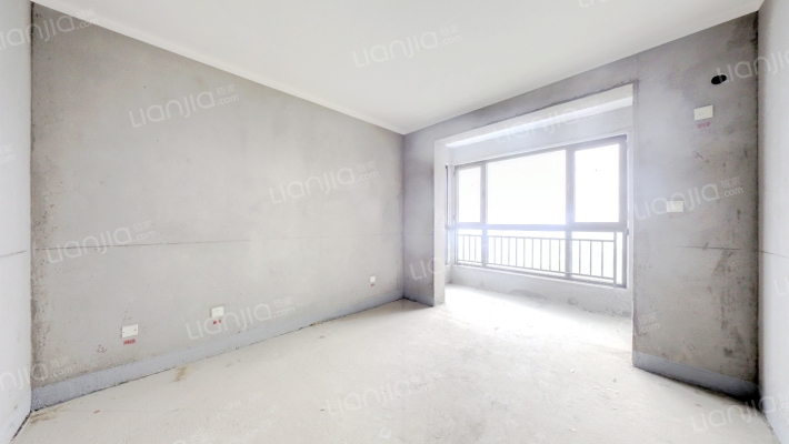 出售天伦湾小区，环境优美，落地窗三居室。-卧室A