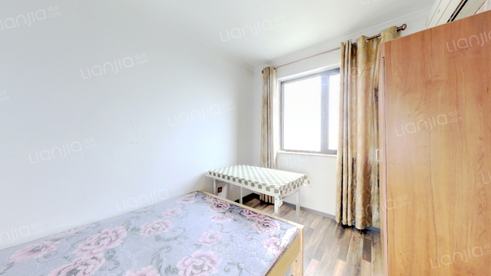 天伦湾  南北通透三居室  房本满二-卧室C