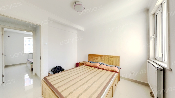 格局朝向合理拎包入住的三居室出售-卧室B