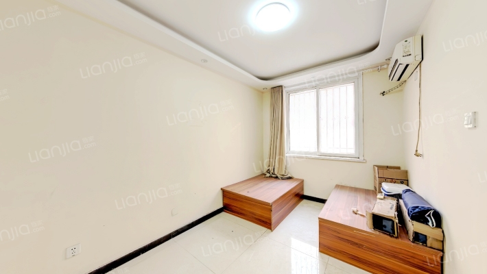 名流枫景洋房一层小三居，单位，简单装修，看房方便-卧室B