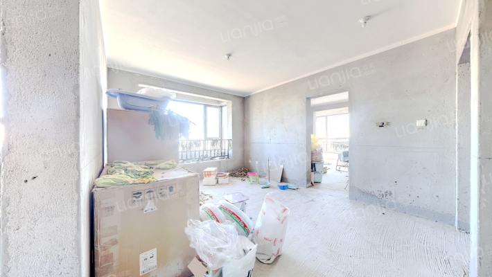 天伦湾一期南北通透三居 好楼层 毛坯随心装 集中供暖-客厅