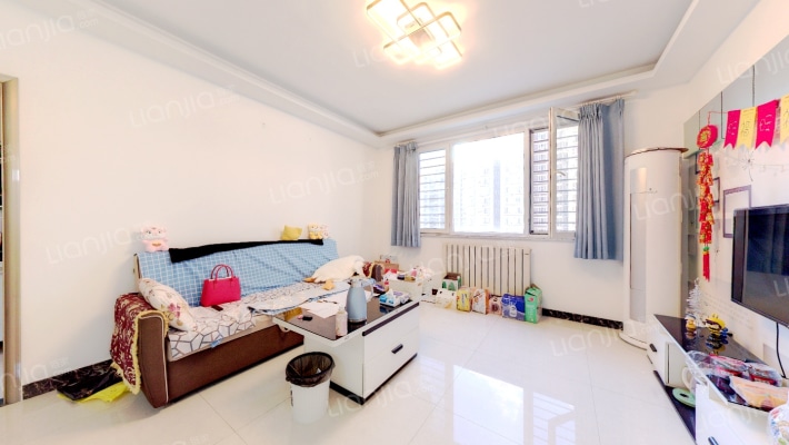 此房满五户型方正，南北通透两居室 带装修 采光好-客厅