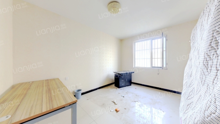 南北通透小三居室，明厨明卫 ，中间楼层 。-卧室A