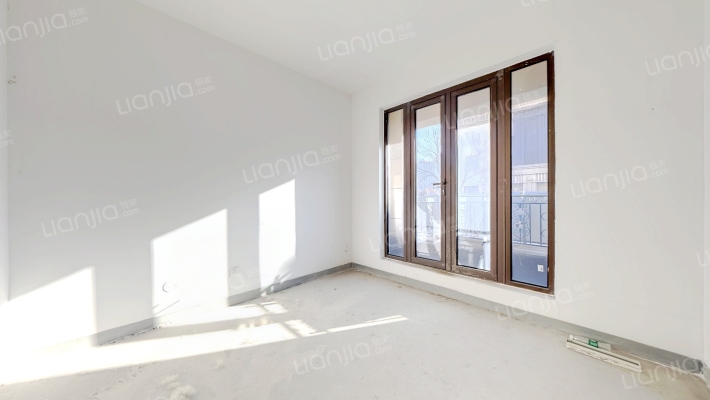 高铁商圈 鸿坤理想湾叠拼别墅 一层带前后花园-卧室E