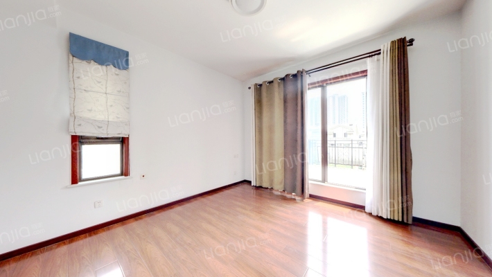 此房精装房  南北通透 全天采光，一梯一户电梯洋房-卧室B