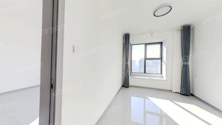 本房是经典的四叶草户型，南北三通透，双明卫，好楼层-卧室A