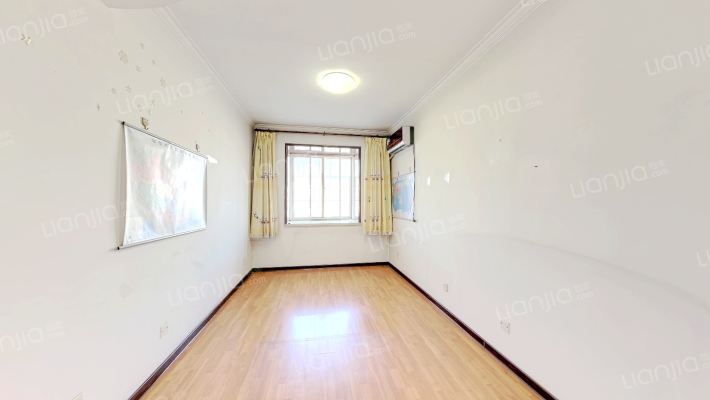 此房有本满五年，房本交易，南北通透格局，社区安静-卧室B