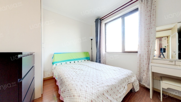 鸿坤北区 南北向大三居 精装修 拎包入住-卧室B