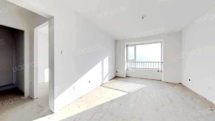 中间楼层，诚意出售，全天采光，-客厅