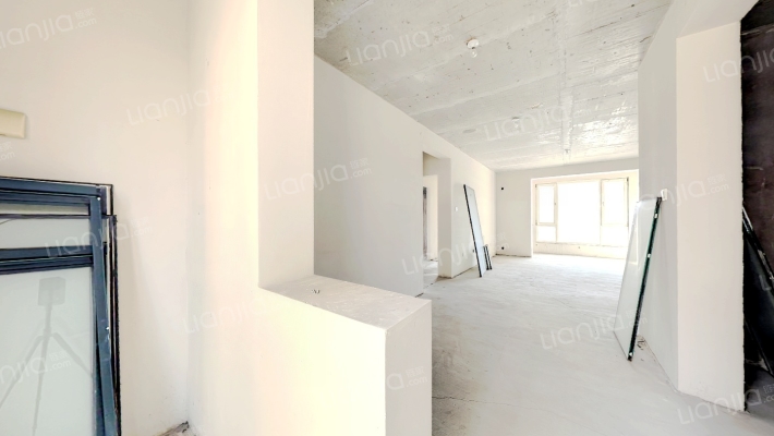 此房是南北通透大三居，户型好 无遮挡，交通便利..-餐厅