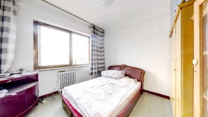 此房满五 一梯两户 简单装修  位置好-卧室B