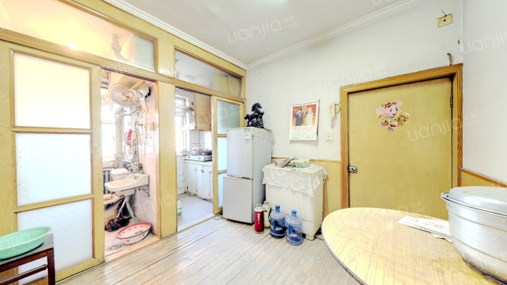 范阳路矿山局家属院南北通透两居-客厅