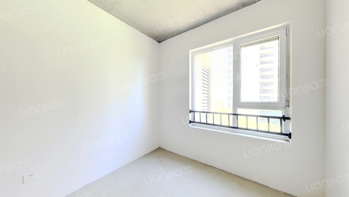 绿化百分之四十，物业管理好，小区远离市区喧闹安静-卧室B