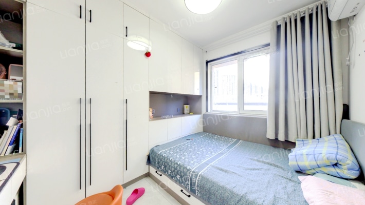 精装修 拎包入住 带露台 房本满二-卧室A