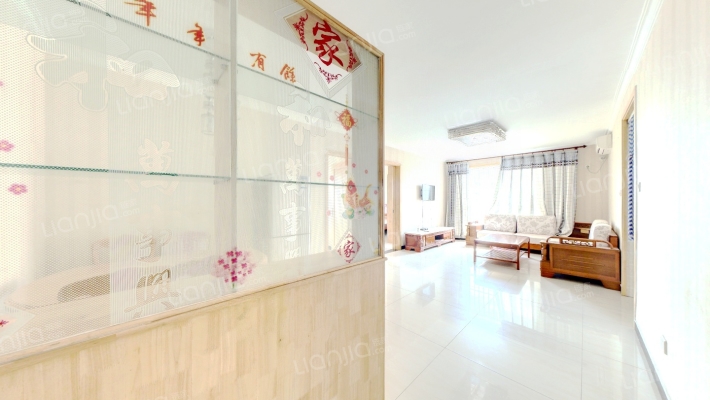 双卧朝南，落地大阳台，精装修，采光视野好-客厅