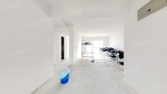 开发区 南北通透毛坯有房本看房方便-客厅