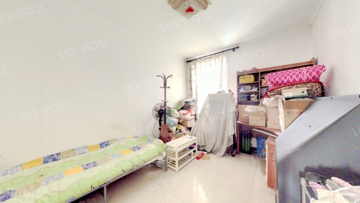 此房是 低楼层 户型方正没有面积浪费 中等装修-卧室C