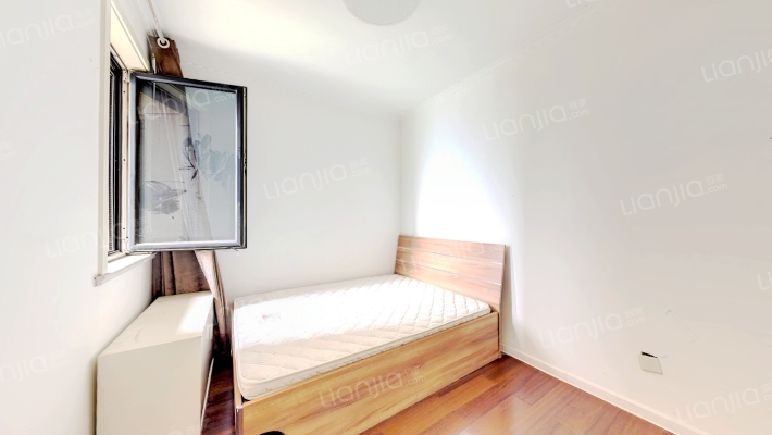 精装修两居，两梯四户，业主诚意出售 房本满二-卧室A