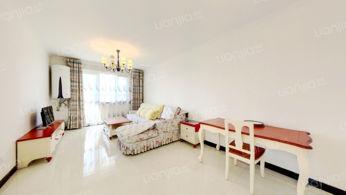 全阳两居，户型方正，中低楼层，花园小区，拎包入住-客厅