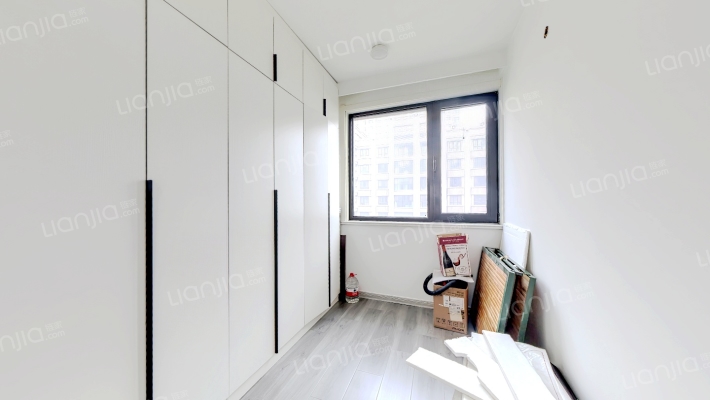 华融现代城南北通透三居室，可贷款。。。。。-卧室B