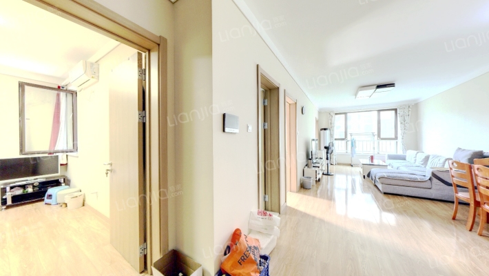 鸿坤理想湾 精装修全阳三居 满二无尾款 房本在手-客厅