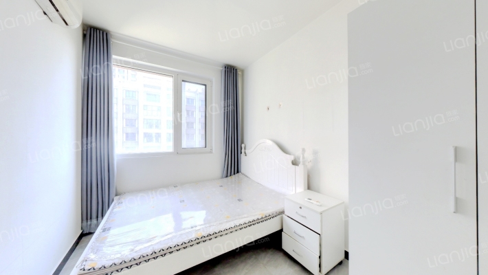 华融洋房，南北通透3居室，房本满两年-卧室B