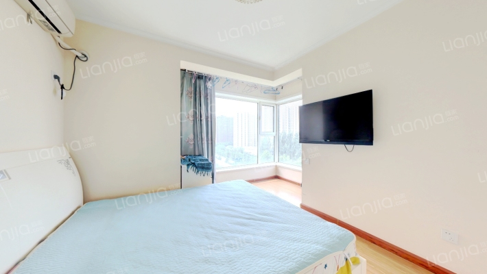 精装修 南北通透三居室 中间楼层 全天采光无遮挡-卧室C