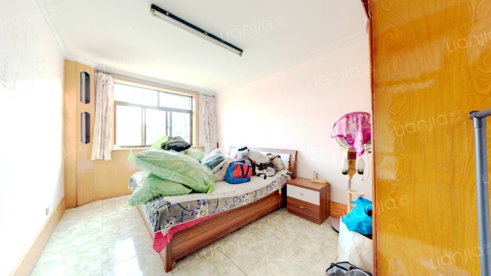 开发区文化广场繁华地段地理位置珍贵，税务局小区住户-卧室C