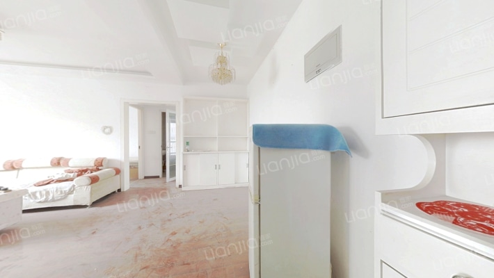 南北通透两居 带车位。地下室  有装修-餐厅