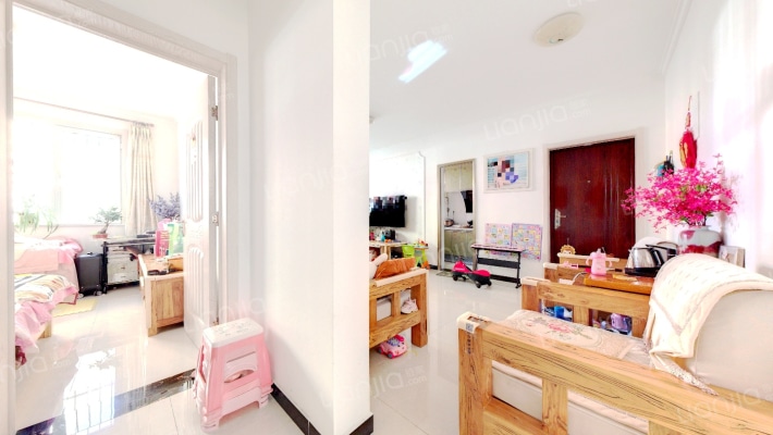 此房南北通透格局好，简装，拎包入住，交通便利-客厅