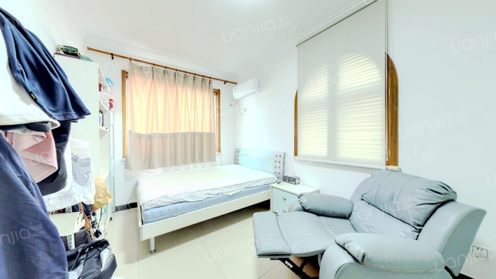 钻石广场旁占地两亩独栋别墅出售-卧室E