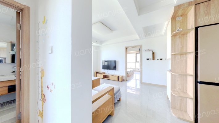 天伦湾馨园 精装三居 中间层 房本满-客厅