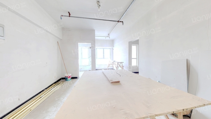 此房位于东兴大街，交通方便，生活方便-客厅