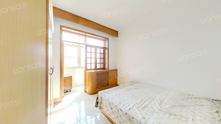 学园小区，小区环境好，处于华阳路主路旁，单位房。-客厅