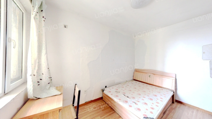 水岸花城 两居室  向阳户型  低楼层-卧室A