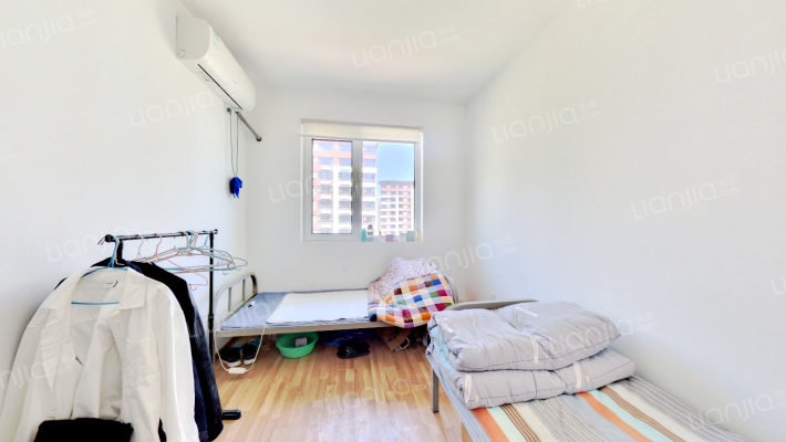 双语,大三居,横厅,带车位，一梯两户，东边户-卧室B