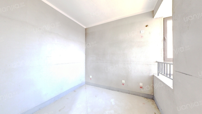 房子是集中供暖，保利物业，交通便利、配套齐全-卧室A