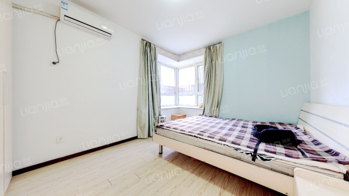 此房为简装两居，户型方正 小区好位置 采光视野好-卧室B