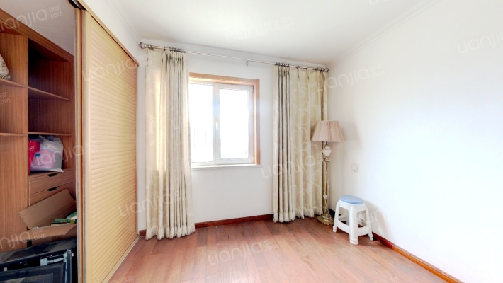 老城区电梯洋房，七跃八，顶层还有阁楼，大复式-卧室C