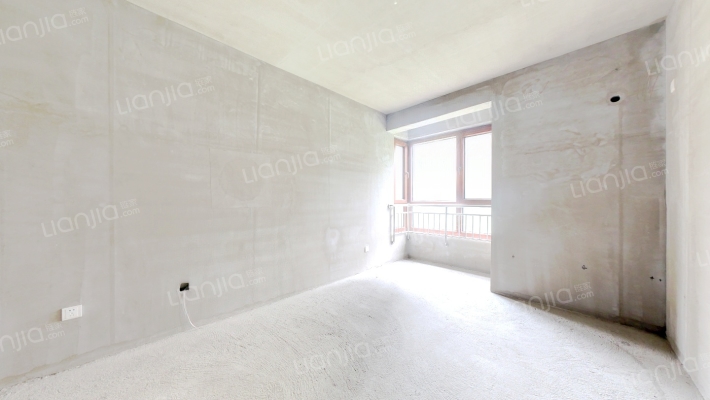 品质社区，不临街，房本满二，全南两居，看房有钥匙-卧室B