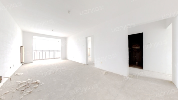 理想城  客厅主卧朝南三居室户型 满五唯一-客厅