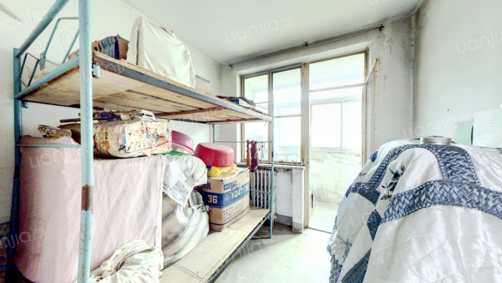 本房所在社区大约30栋楼，园林社区，有健身器材和滑梯-卧室A