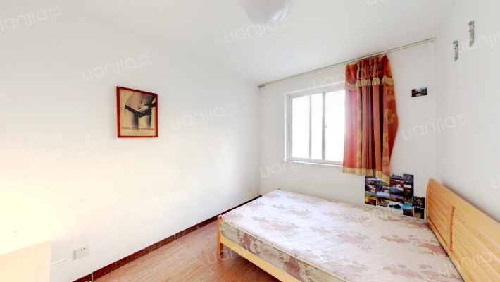 房本满五税少，一层带院子还带地下室，通透两居室-卧室B