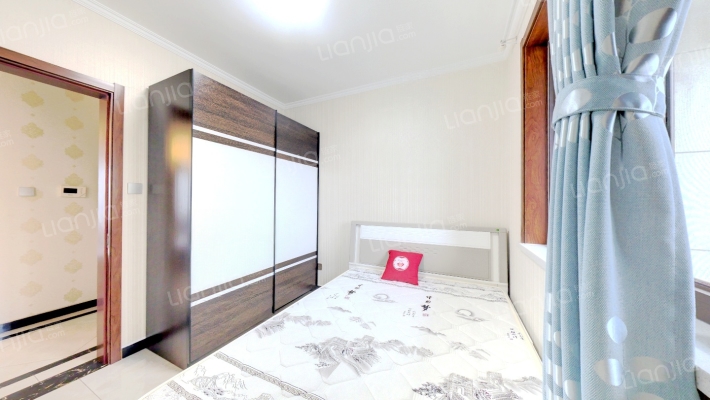 天伦湾一期 南北通透，品牌精装三居，满二-卧室C