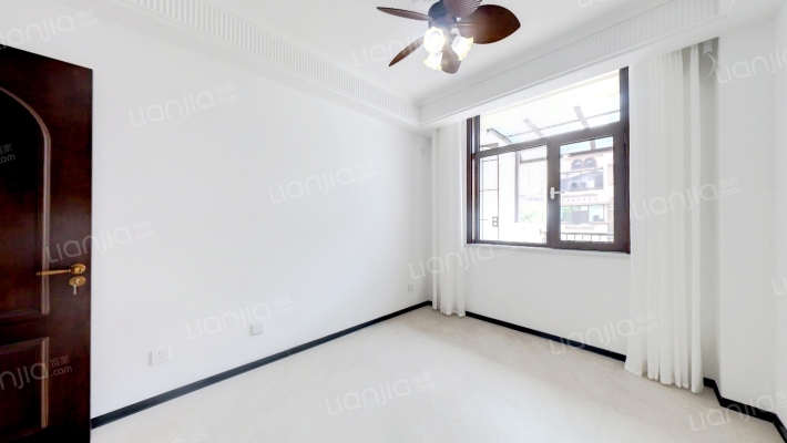 香邑溪谷原墅 中叠 全天采光 房本满二带车位-卧室A