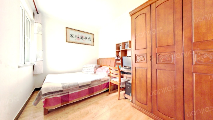 出门繁华地段，就医方便，生活便利，838沿线 采光好-卧室B